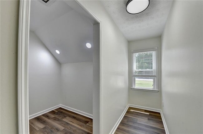 Building Photo - 1530 Plunketts Rd