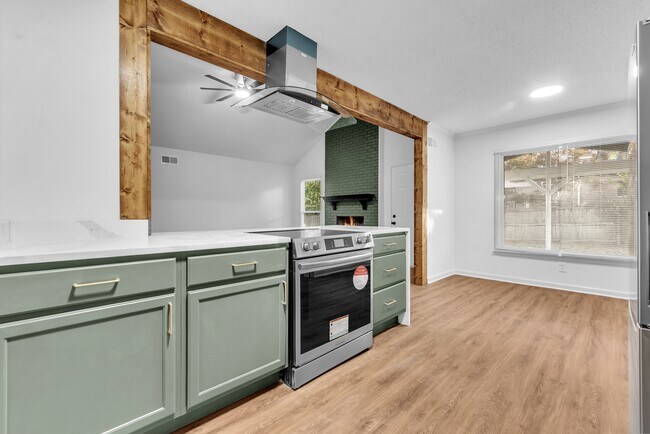 Building Photo - 8439 River Glen Dr