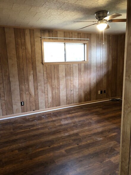 Building Photo - 505 Maxine Ave