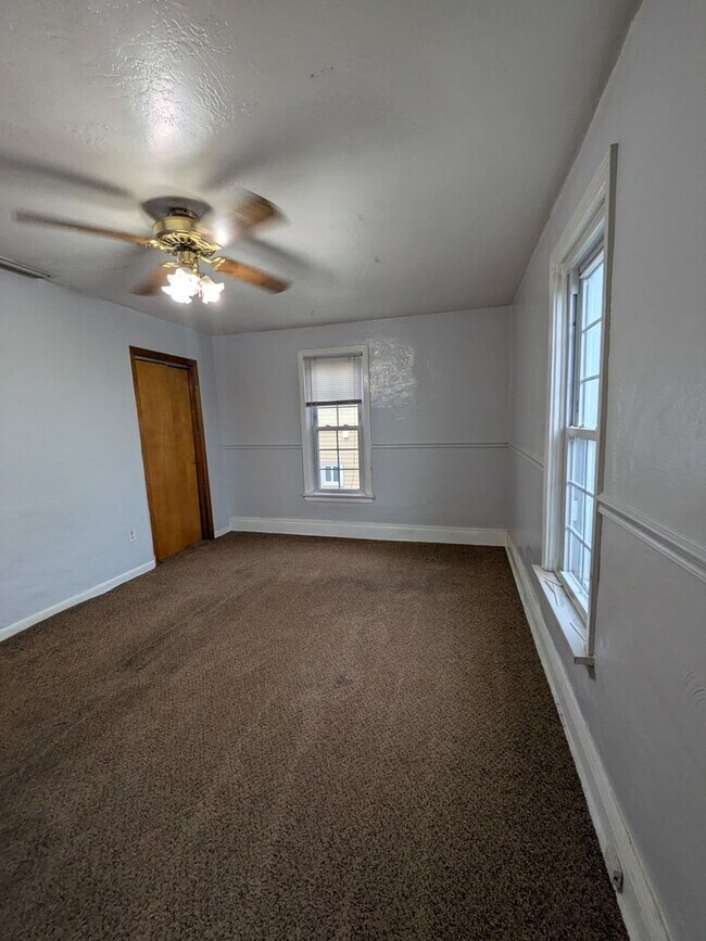 Building Photo - 725 Chartiers St