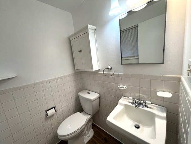 Building Photo - 3 Bedroom, 2 Bath Home In Aurora Hills, Updated Flooring And Huge Backyard