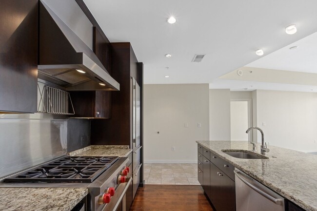 Building Photo - 10 Terminus Luxury 2 Bedroom Condo in Hear...