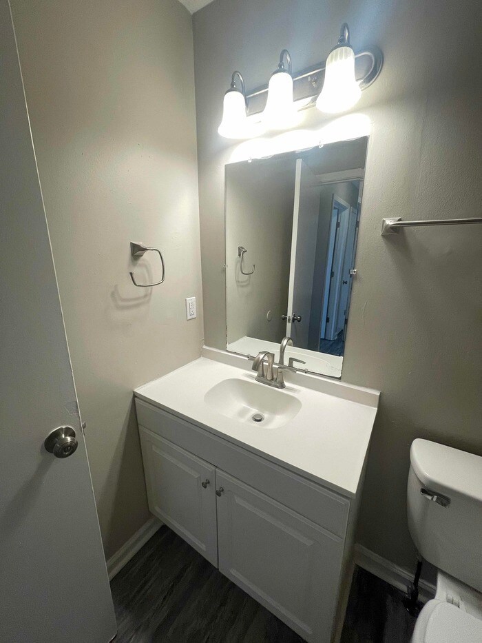 Building Photo - 641 Miles Ct