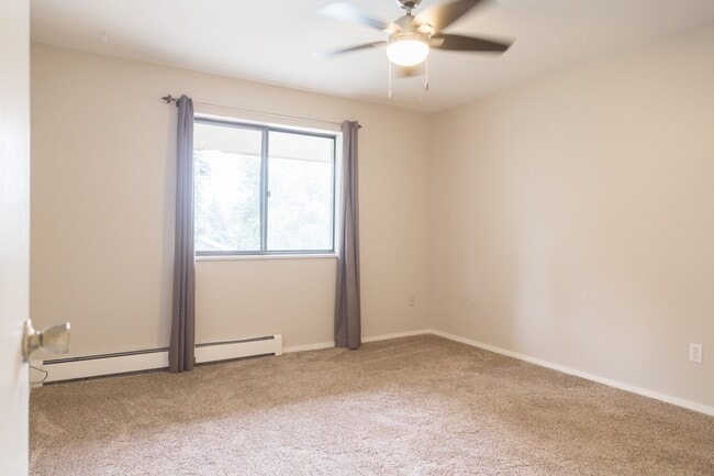 Building Photo - 2800 Kalmia Ave