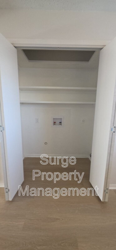 Building Photo - 235 Vista Way