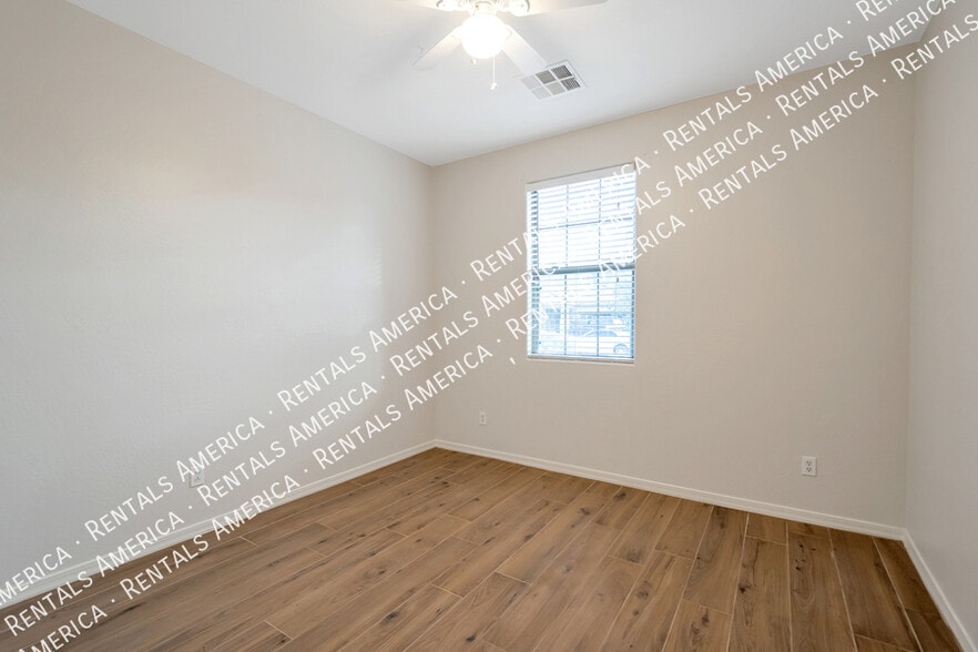 Building Photo - 1278 W Stephanie Ln