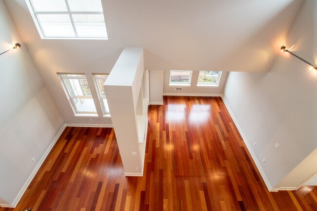 Building Photo - 2Bd/2Ba Mercer Island Condo