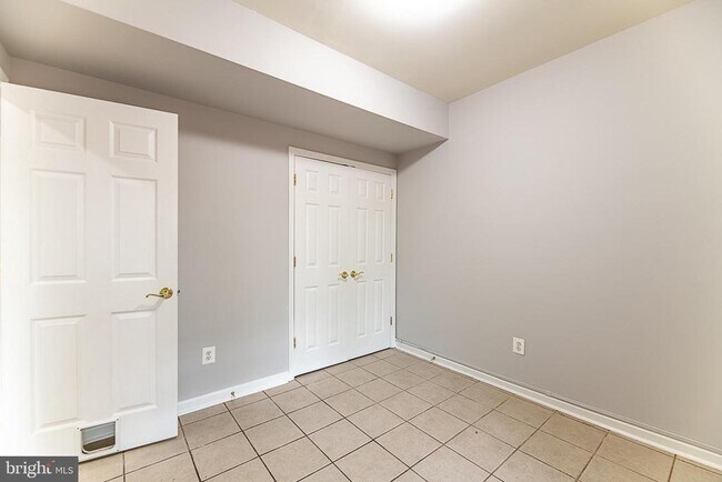 Building Photo - 24635 Kings Canyon Square