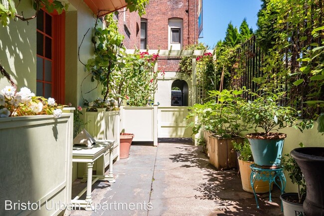 Building Photo - 2190 W Burnside St