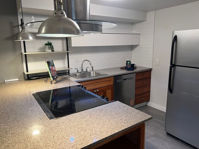 Building Photo - Serene, private setting in the Seahurst neighborhood