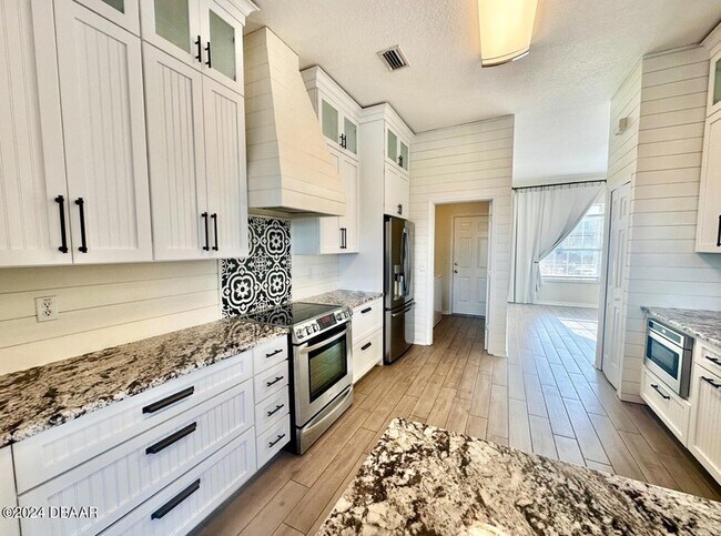 Building Photo - 1755 Creekwater Blvd