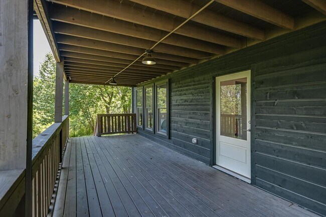Building Photo - 5110 Lucas Ln