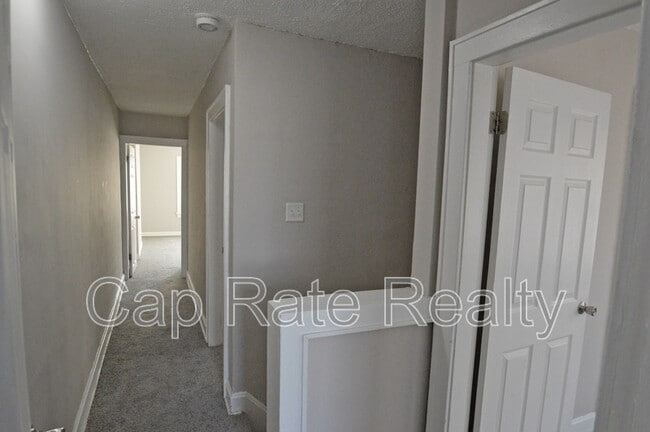 Building Photo - 616 S Ogden Ave