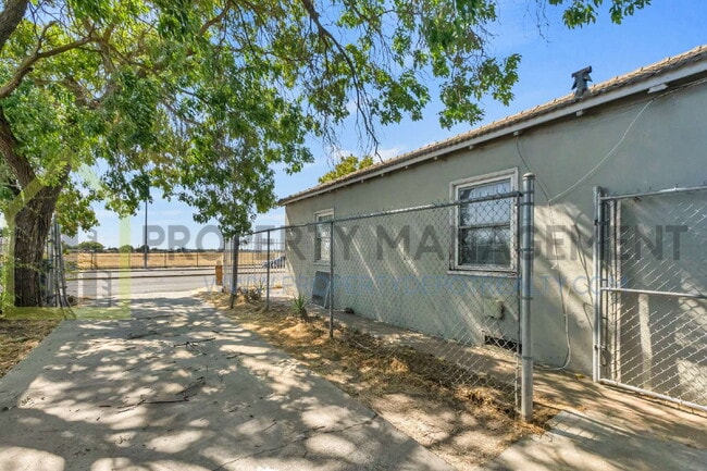 Building Photo - Charming 2-Bedroom Bungalow in Sacramento