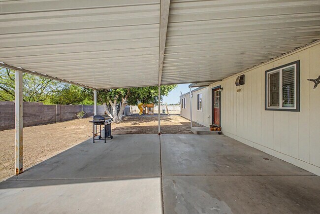 Building Photo - 8601 N 103rd Ave