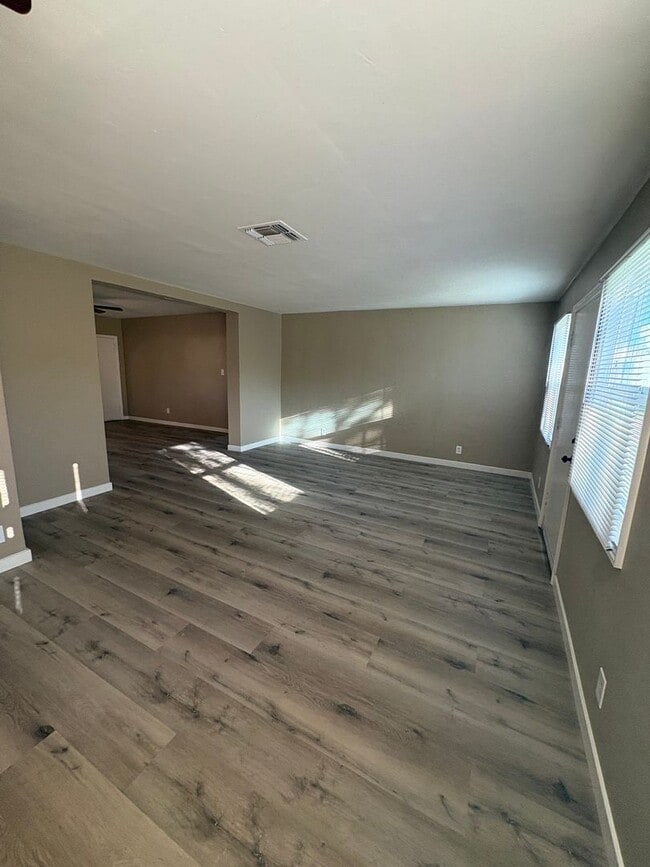 Building Photo - Fully Renovated 3 bed, 2 bath Home