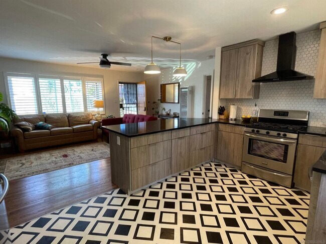 Building Photo - 2231 Susan Pl