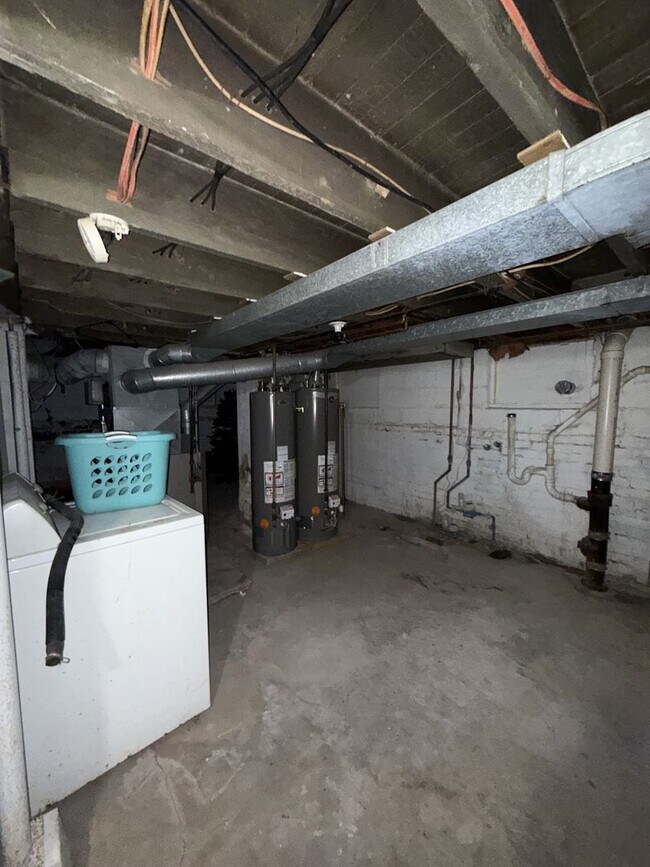 Building Photo - 1231 1/2-1409 1/2 18th Ave