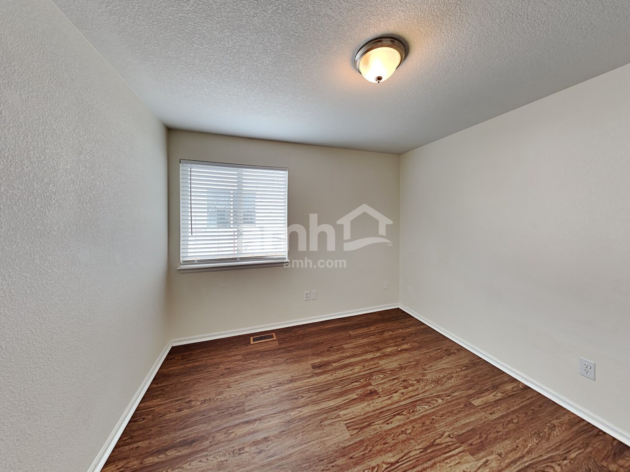 Building Photo - 11260 Jamaica St