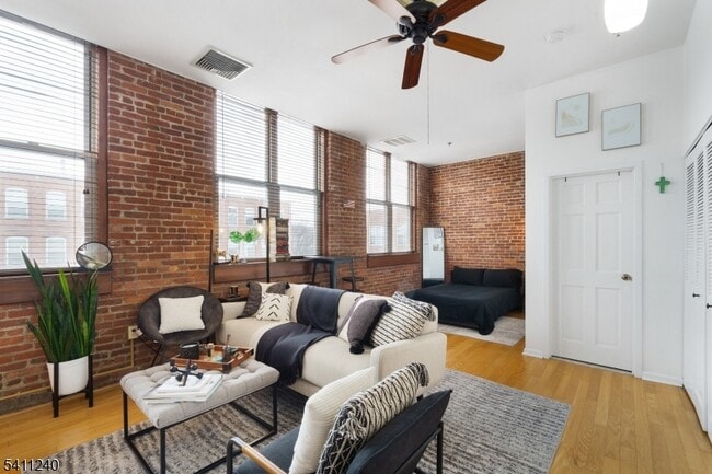 Building Photo - 240 Main St