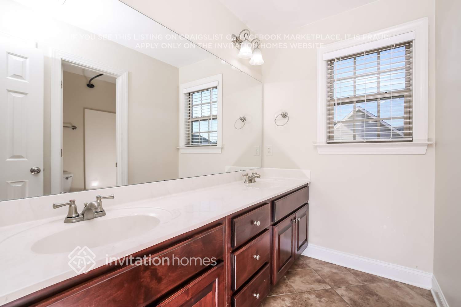 Building Photo - 15 Sun Tree Ln