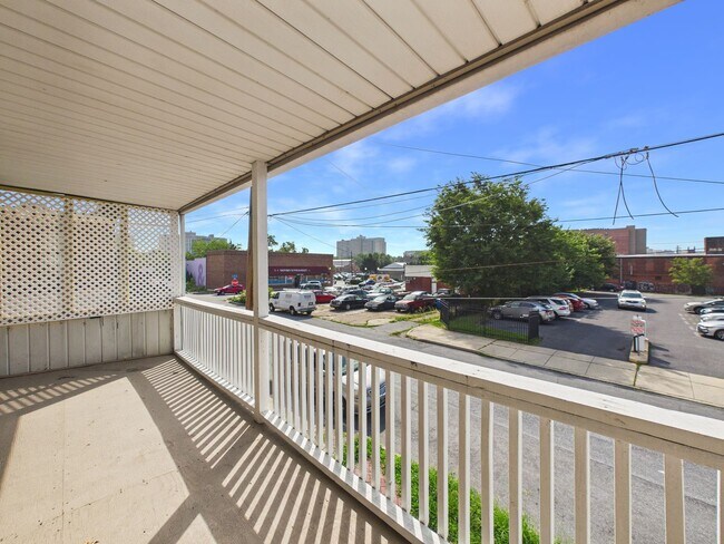 Building Photo - 270 Calder St