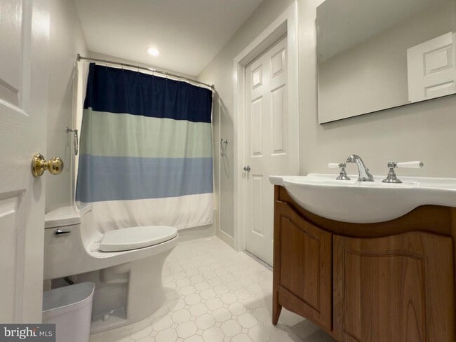 Building Photo - 42 Greythorne Woods Cir