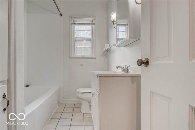 Building Photo - 5043 Boulevard Pl