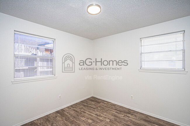 Building Photo - 3920 Dentwood Terrace