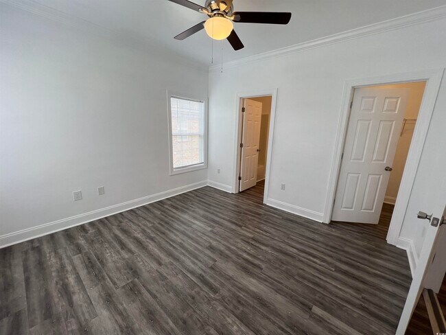 Building Photo - 2057 Silvercrest Dr