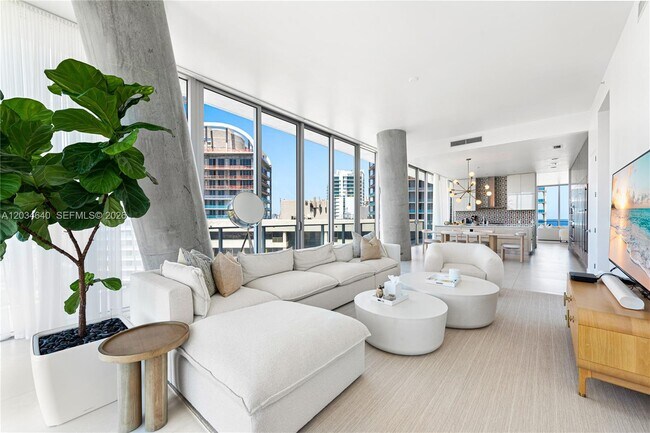 Building Photo - 2669 S Bayshore Dr