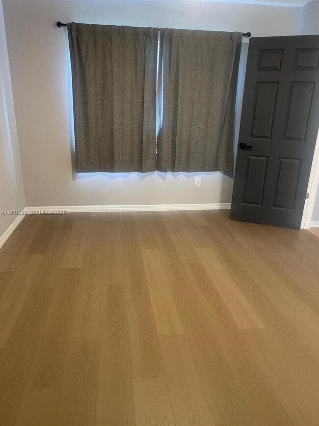 Building Photo - 438 NE 210th Cir Terrace