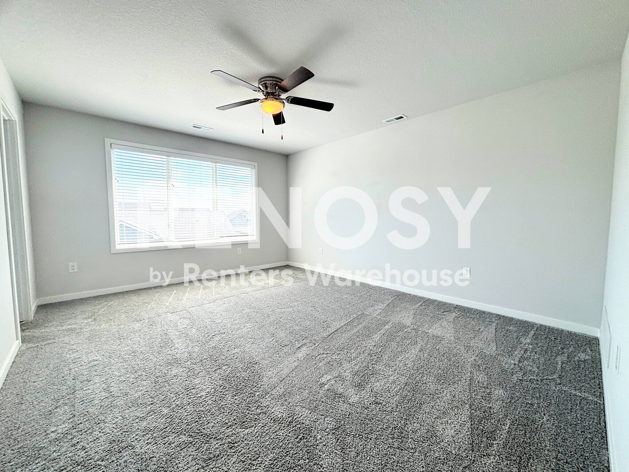 Building Photo - 16620 Oakwood Dr
