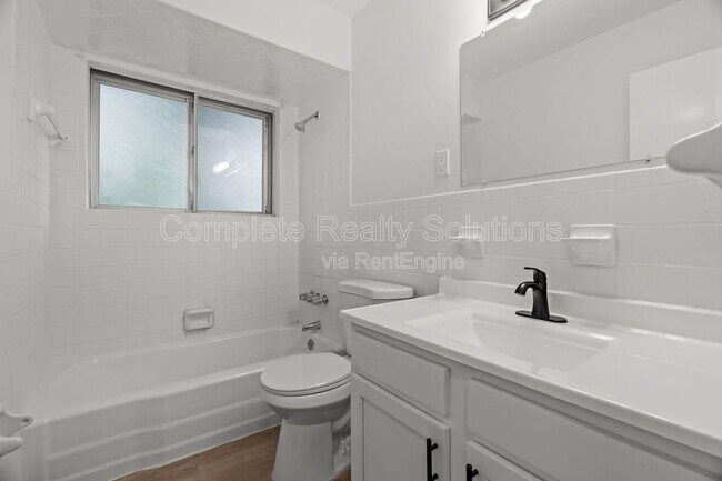 Building Photo - 560 Bardot Dr
