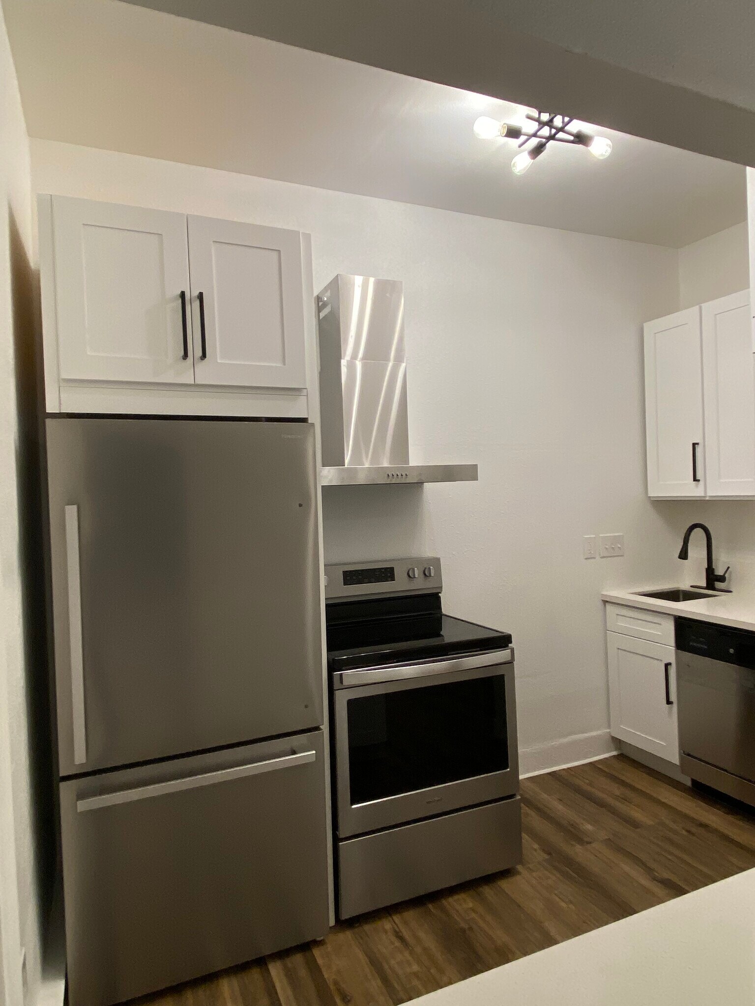 Building Photo - 5302 Hibiscus Dr