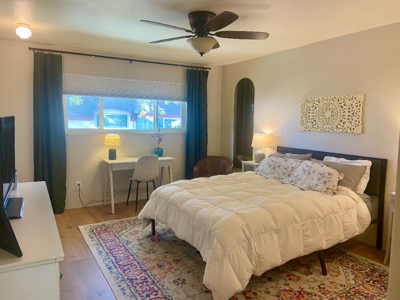 Building Photo - 1173 S Monaco St Pkwy