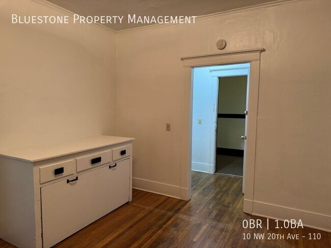 Building Photo - Available NOW! Vintage Apt Near Providence...