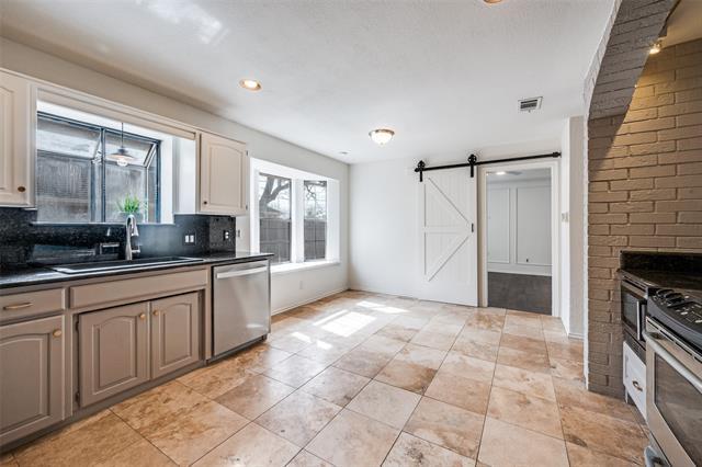 Building Photo - 7317 Century Dr