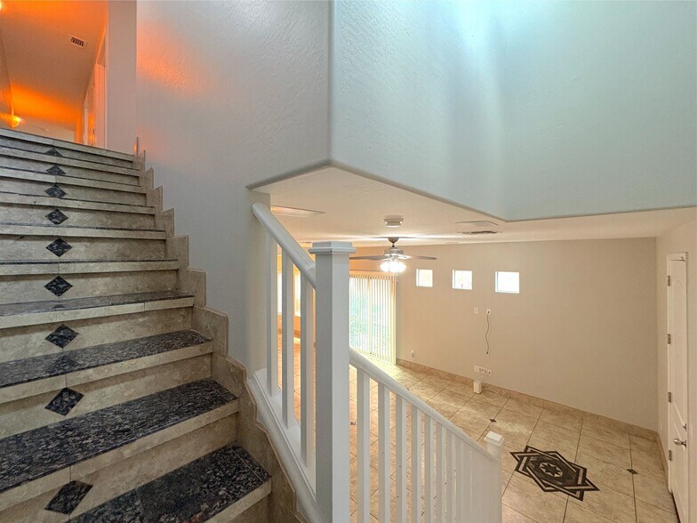 Building Photo - 2048 E Heartwood Ln