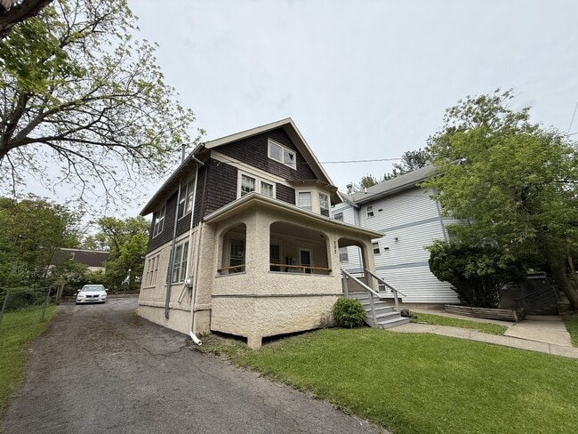 Primary Photo - 202 Miller St
