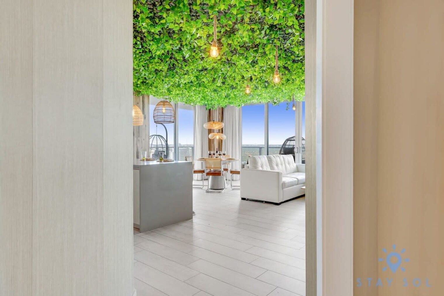 Building Photo - 4010 S Ocean Dr