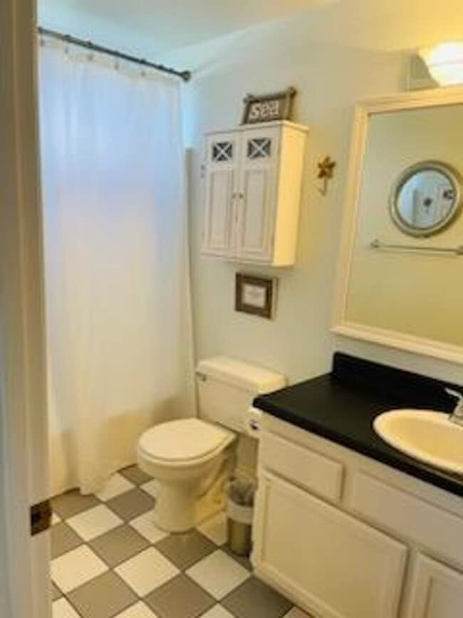 Building Photo - Fully Furnished Studio with Ocean Views!
