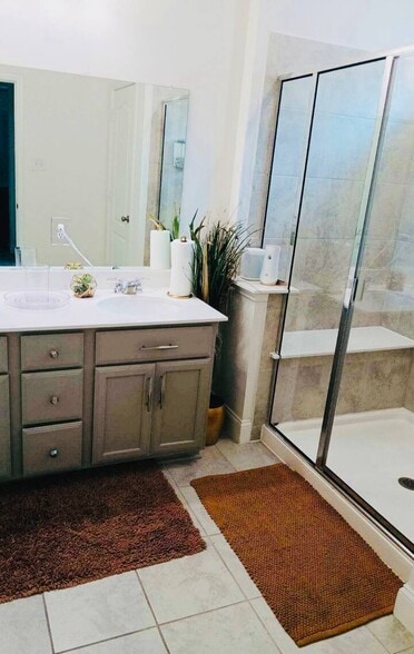 Building Photo - 528 Bronze Forest Dr