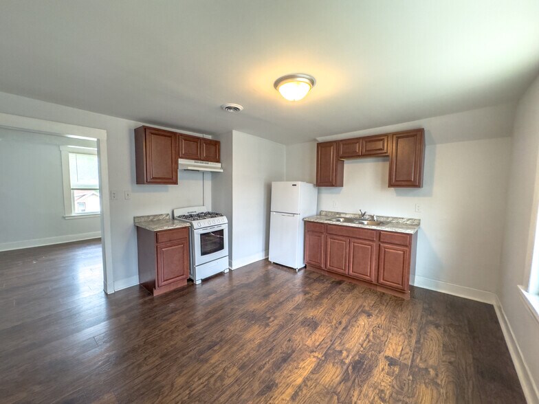 Building Photo - 255 County St