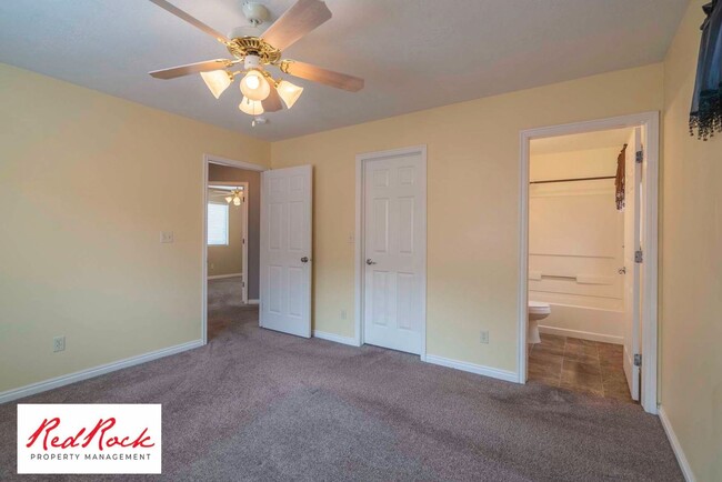 Building Photo - Dog Friendly - 3 Bedroom, 2 Bathroom Prope...