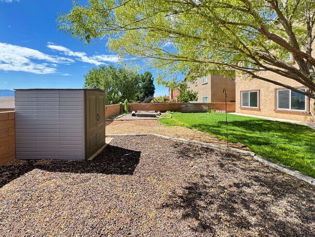 Building Photo - Wonderful 2 Story 3 BR Home in Loma Colorado