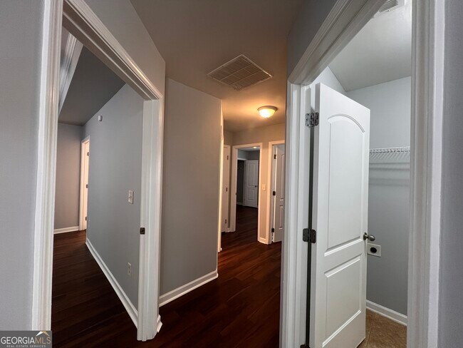 Building Photo - 63 Camden Way