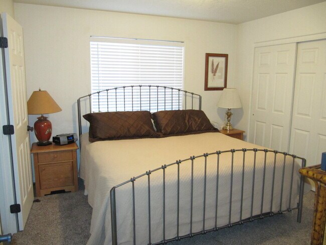 Building Photo - "2-Bedroom Condo Retreat in Saint George -...