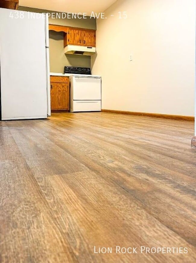 Building Photo - Charming Two Bedroom with Balcony in Quiet...