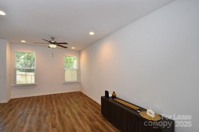 Building Photo - 2046 McDonald Dr